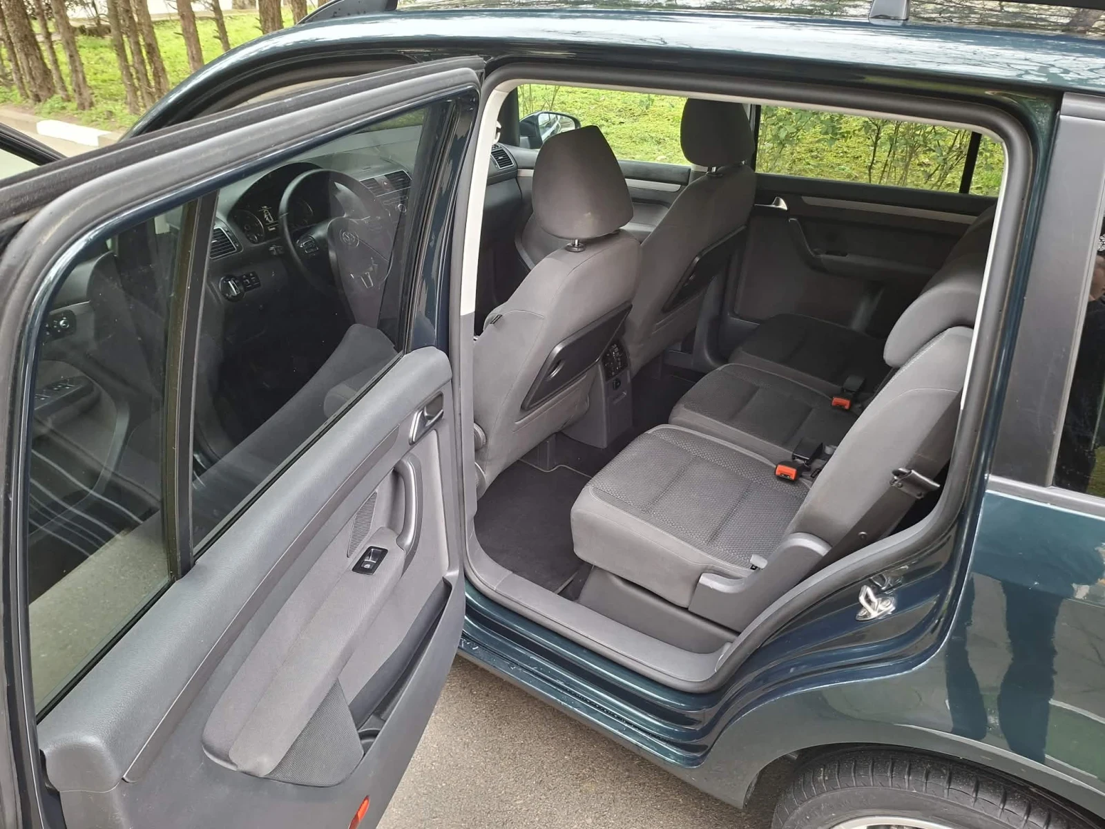 VW Touran 2000TDI 140kc, снимка 10 - Автомобили и джипове - 53938685