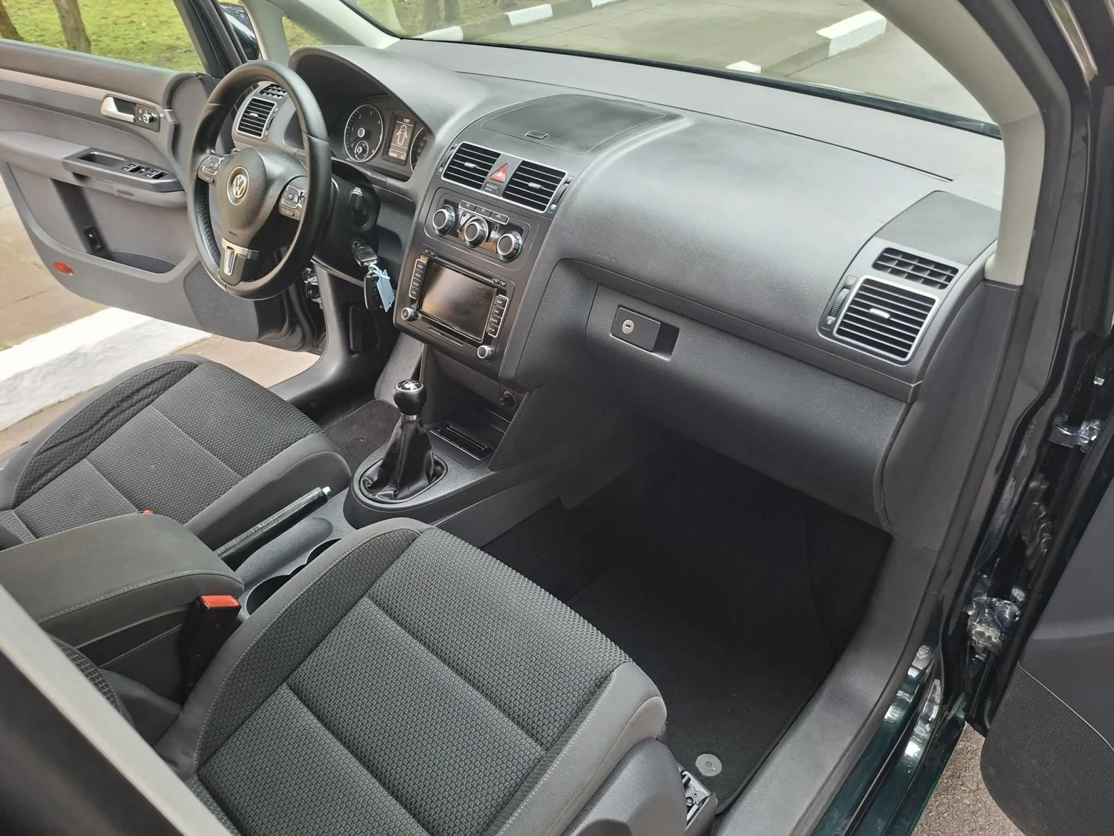 VW Touran 2000TDI 140kc, снимка 8 - Автомобили и джипове - 53938685