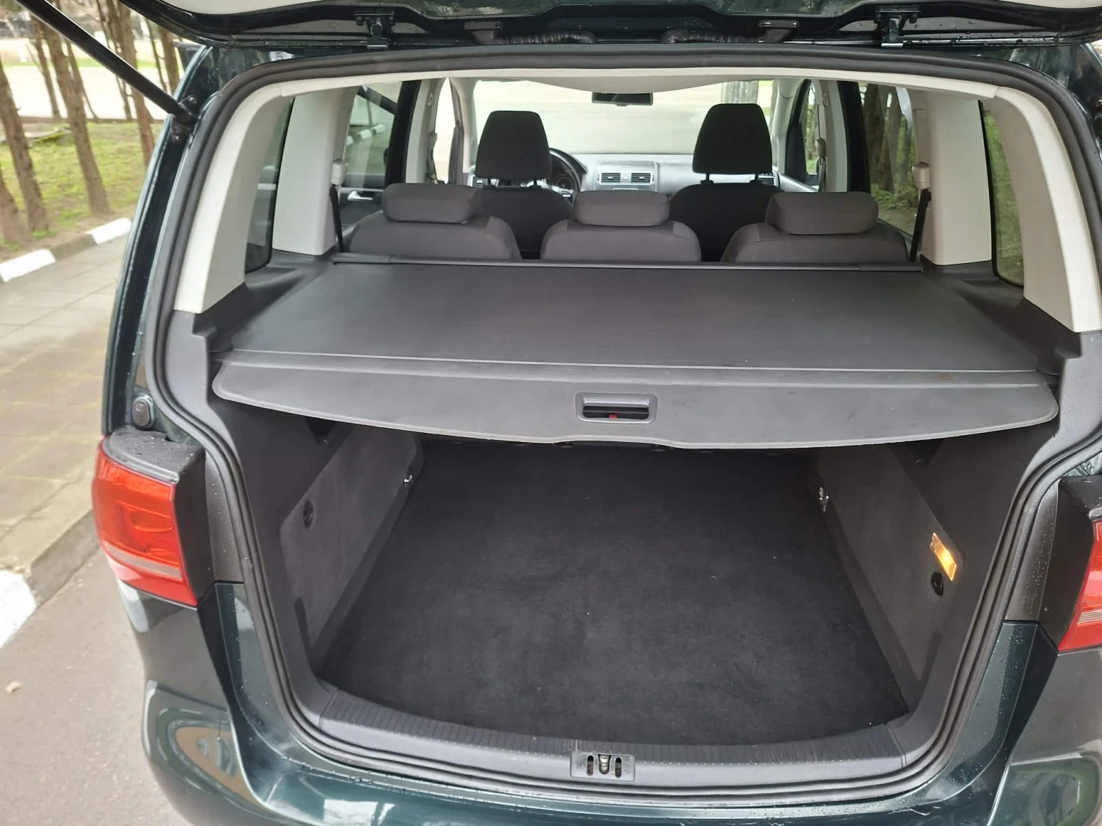 VW Touran 2000TDI 140kc, снимка 9 - Автомобили и джипове - 53938685