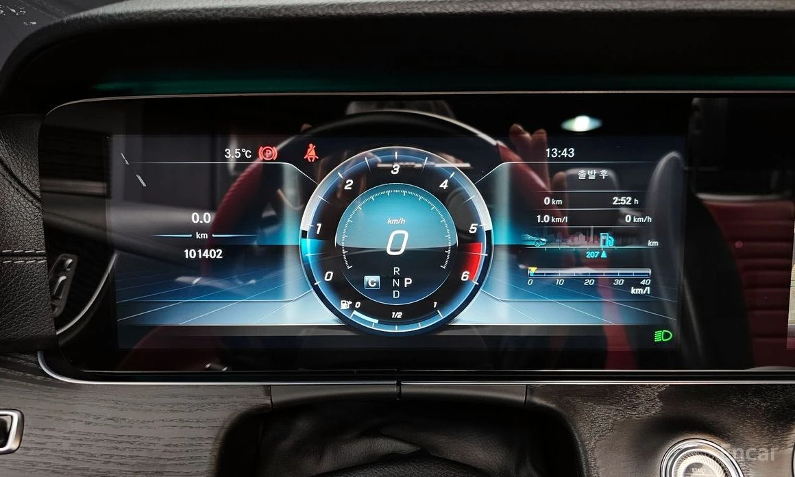 Mercedes-Benz E 220, снимка 8 - Автомобили и джипове - 54039356