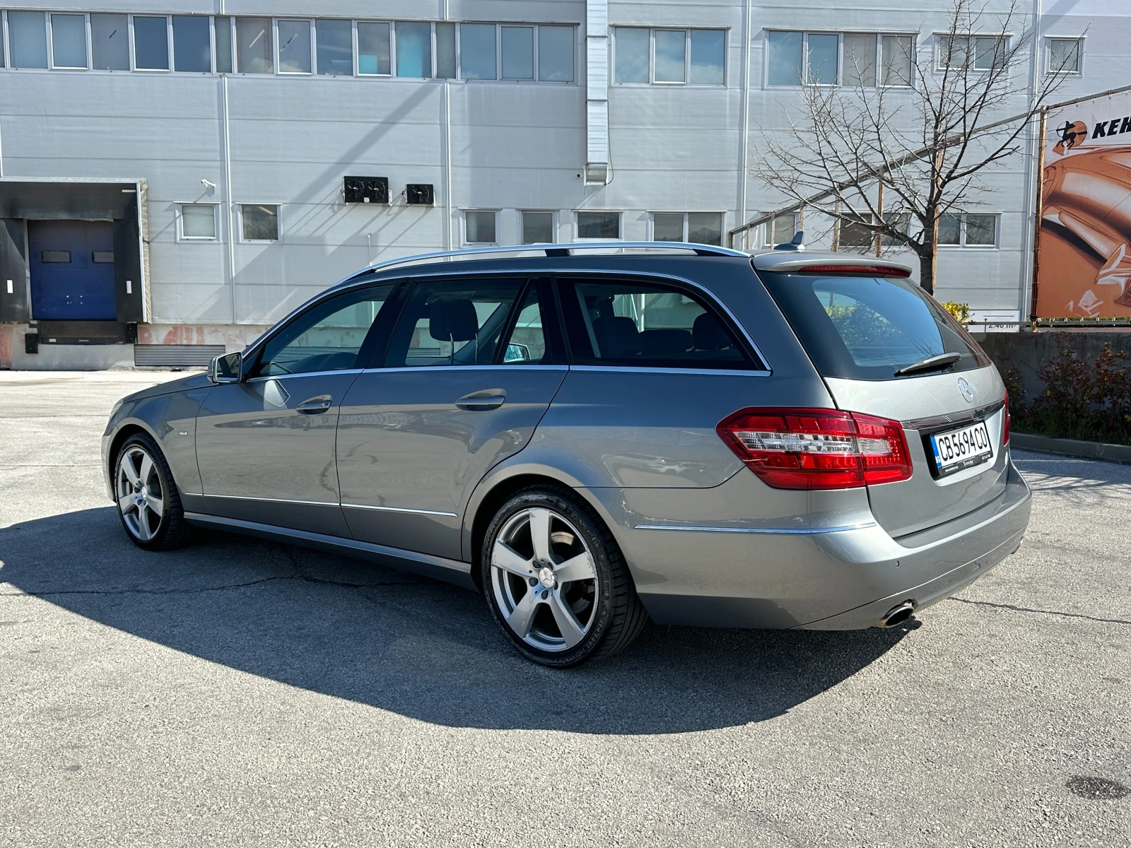 Mercedes-Benz E 350 CDI 4Matic, снимка 3 - Автомобили и джипове - 54192471