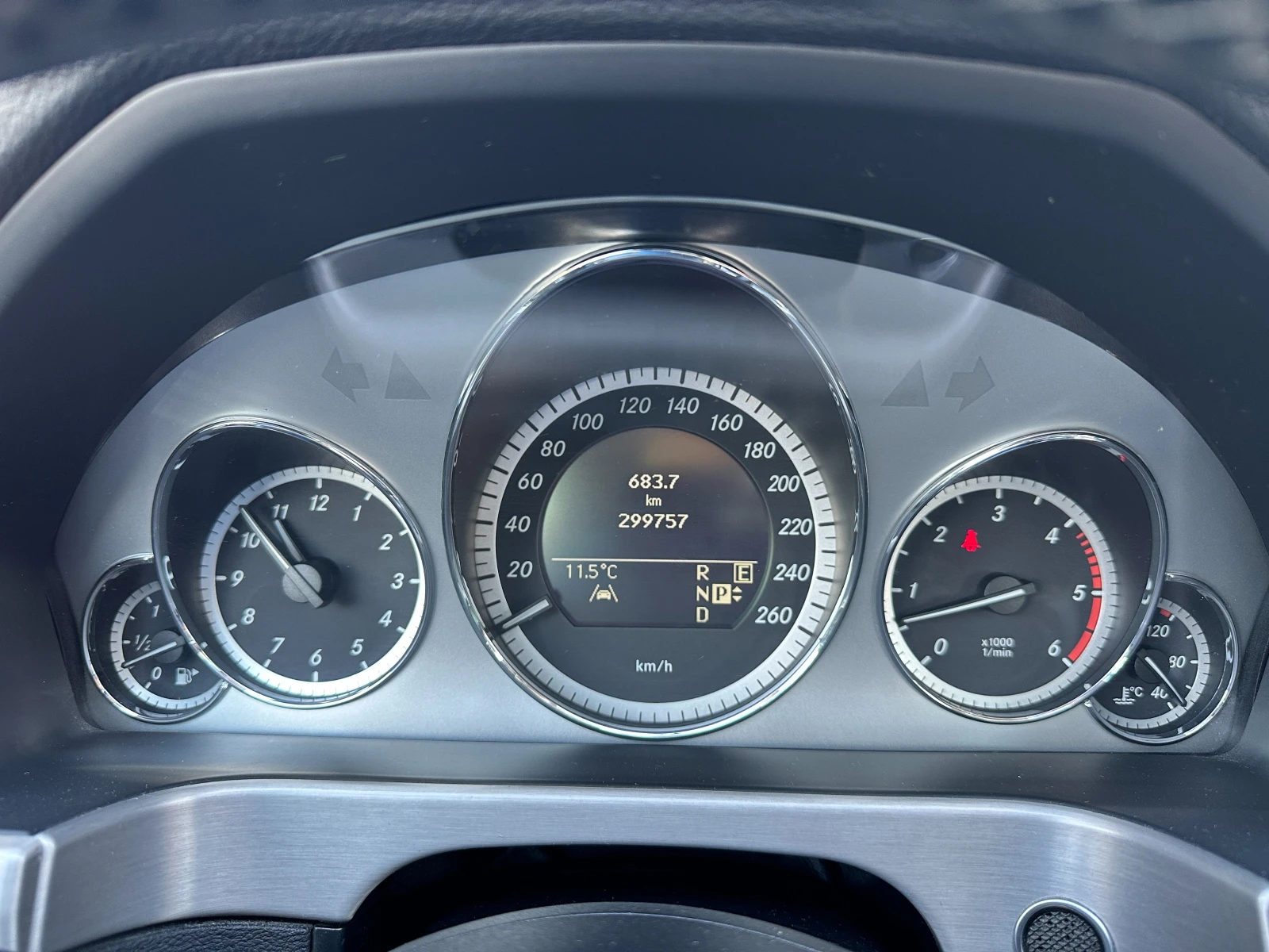 Mercedes-Benz E 350 CDI 4Matic, снимка 12 - Автомобили и джипове - 54192471