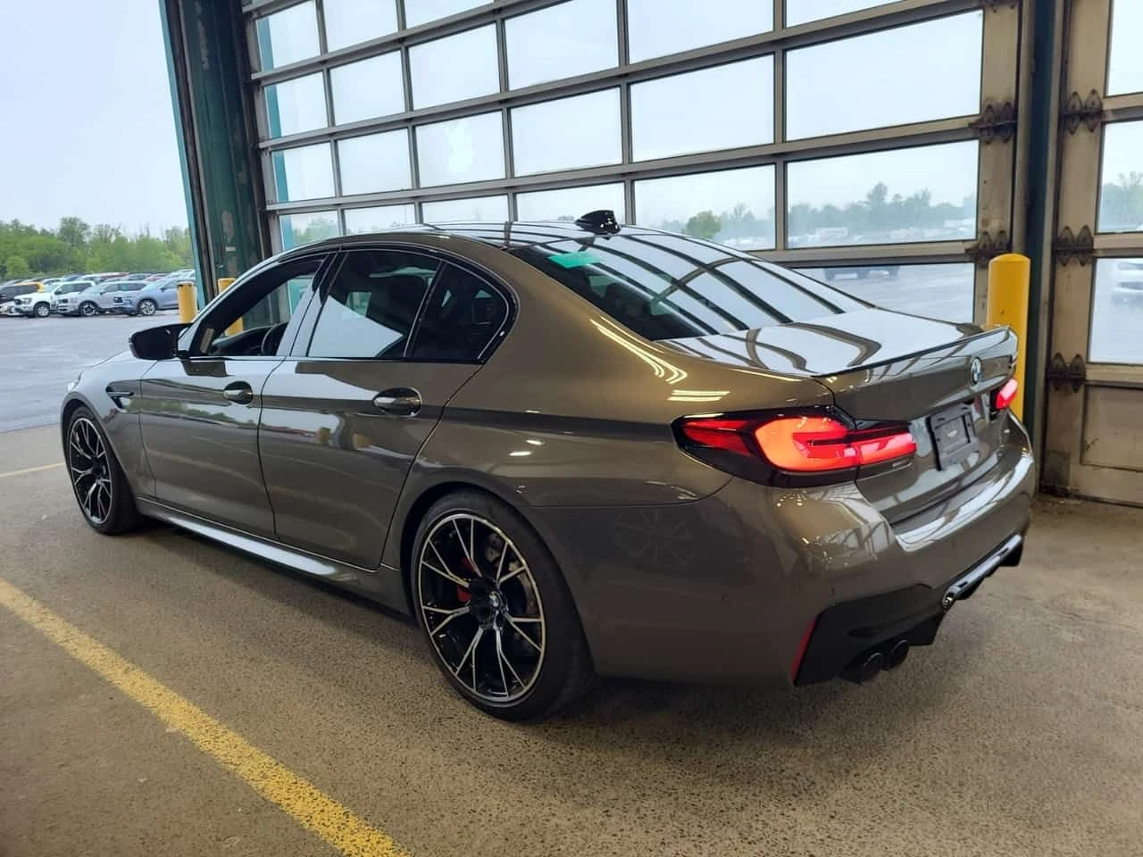 BMW M5 * COMPETITION * АВТОКРЕДИТ БЕЗ ПЪРВОНАЧАЛНА ВНОСКА, снимка 4 - Автомобили и джипове - 54676296