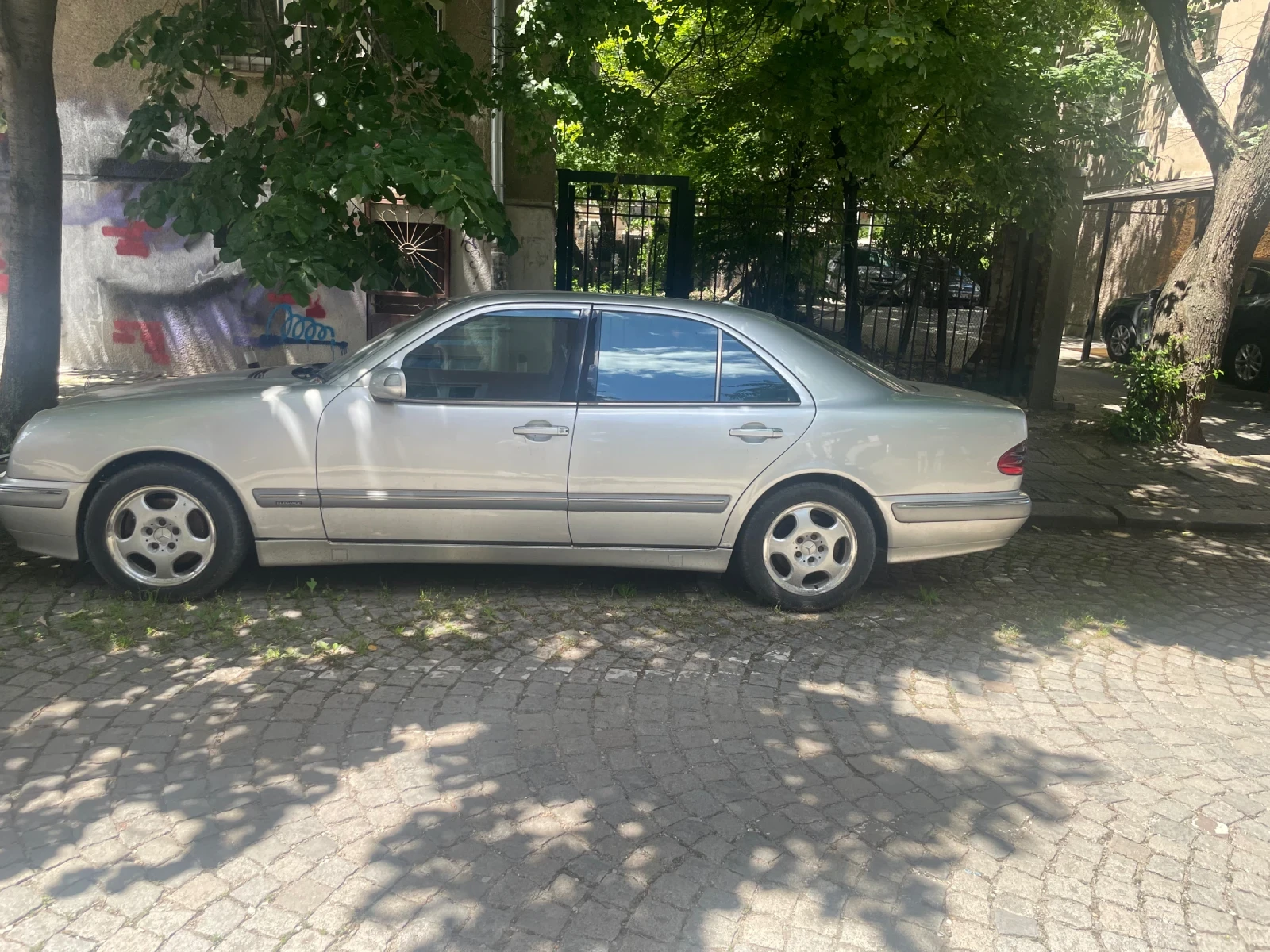 Mercedes-Benz E 270  Cdi, снимка 6 - Автомобили и джипове - 54711157