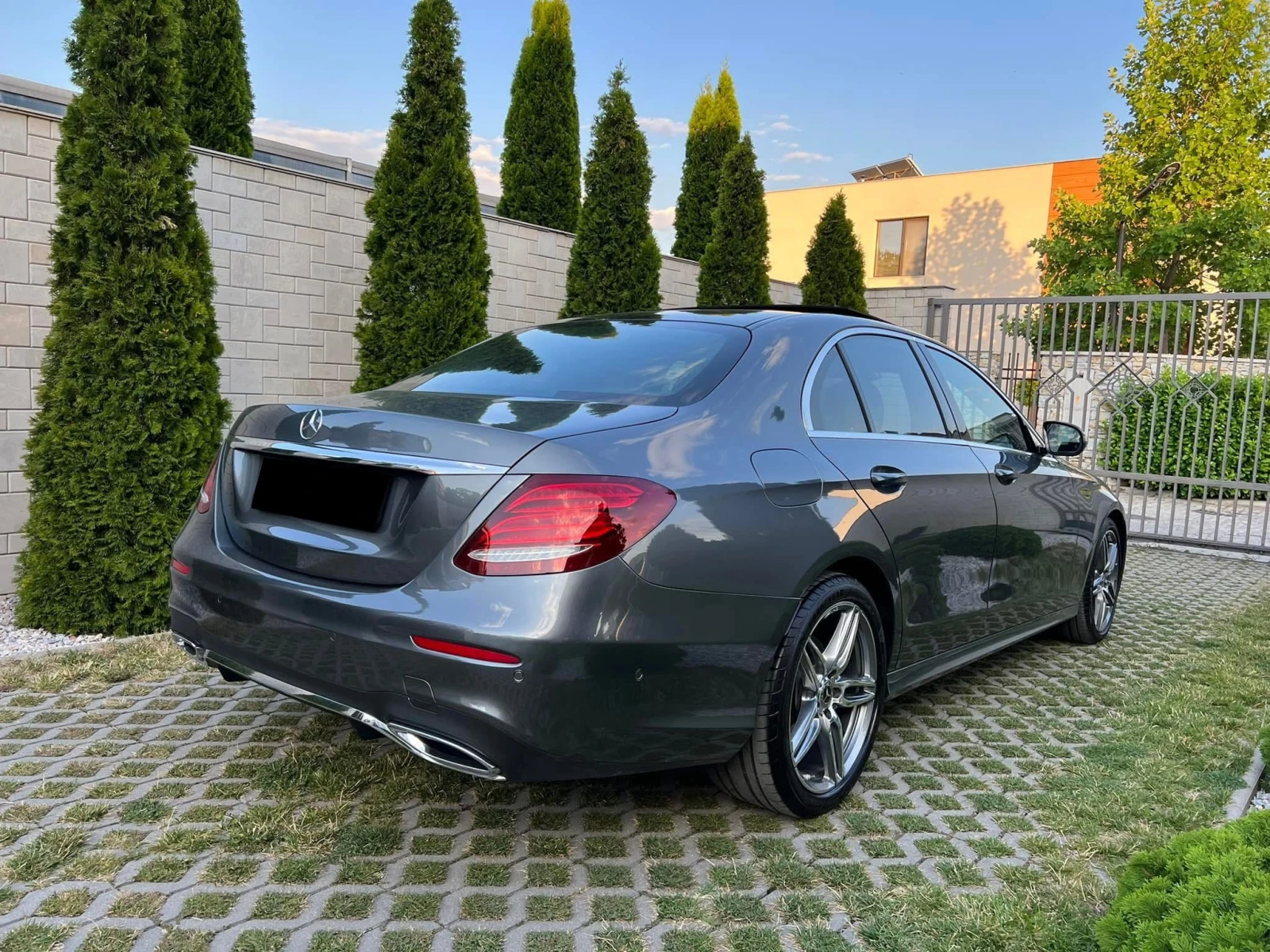 Mercedes-Benz E 220, снимка 4 - Автомобили и джипове - 54753794
