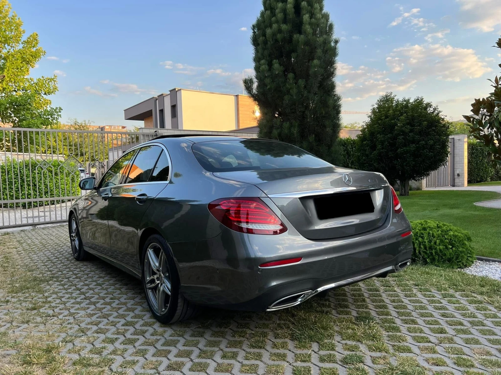 Mercedes-Benz E 220, снимка 3 - Автомобили и джипове - 54753794