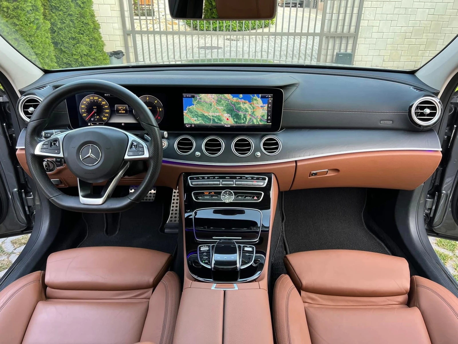 Mercedes-Benz E 220, снимка 8 - Автомобили и джипове - 54753794