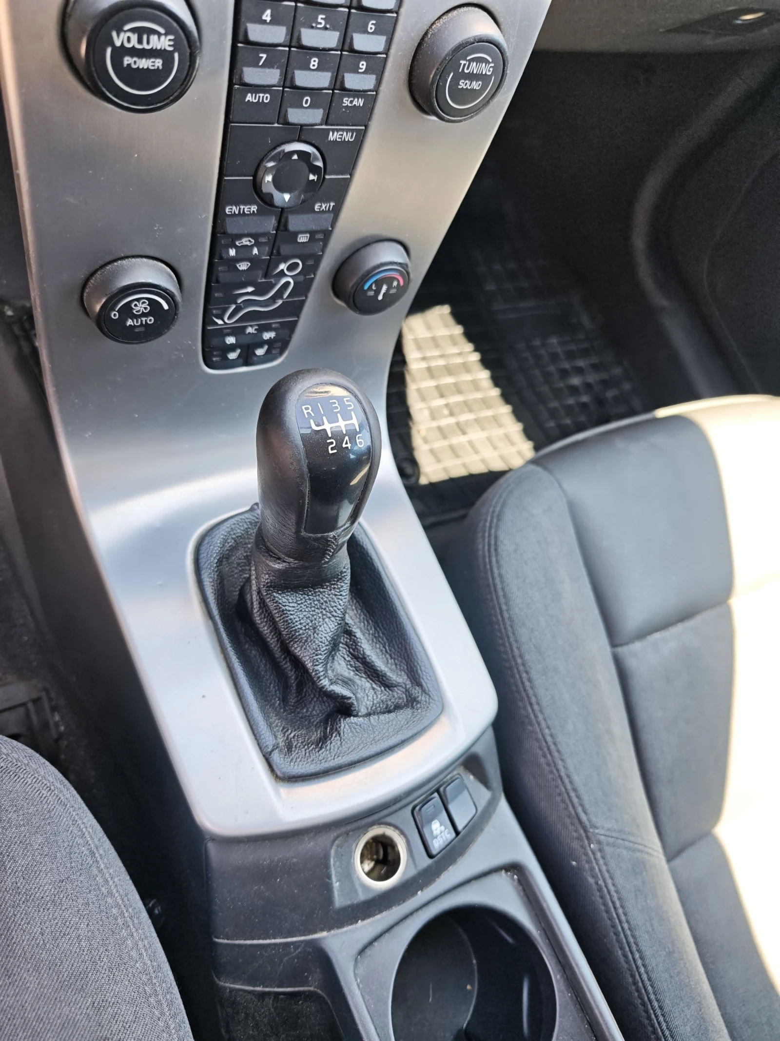 Volvo V50 Volvo V50, 2.0d 136, снимка 14 - Автомобили и джипове - 54768921