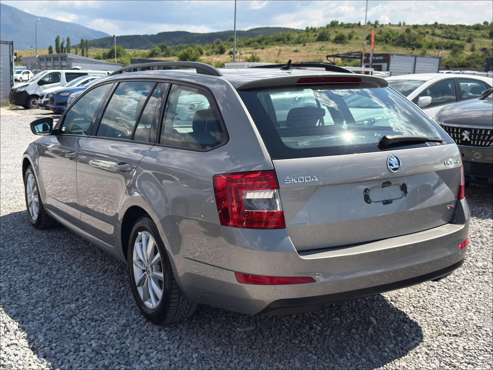 Skoda Octavia 1.6TDI 4x4 / Panorama / ������ �� / 1 ���������� | Mobile.bg � ����������� 3