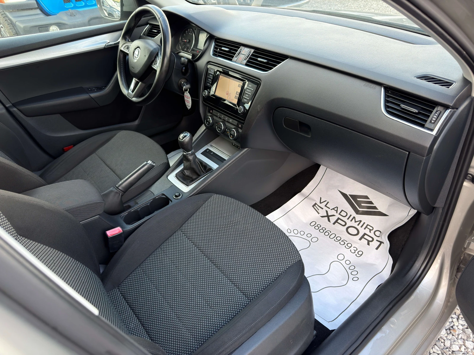 Skoda Octavia 1.6TDI 4x4 / Panorama / ������ �� / 1 ���������� | Mobile.bg � ����������� 8