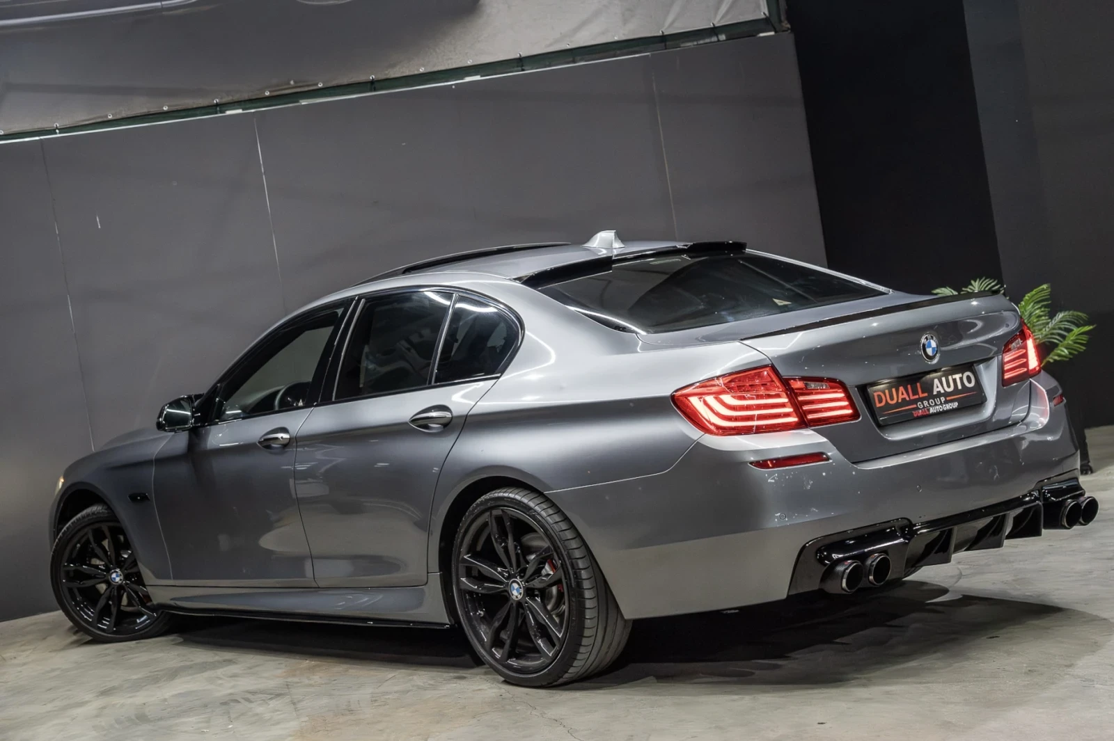 BMW 535 Xdrive /M-PERFORMANCE/ AKRAPOVIC/HUD/DISTR/SOFTCLS, снимка 4 - Автомобили и джипове - 55597914