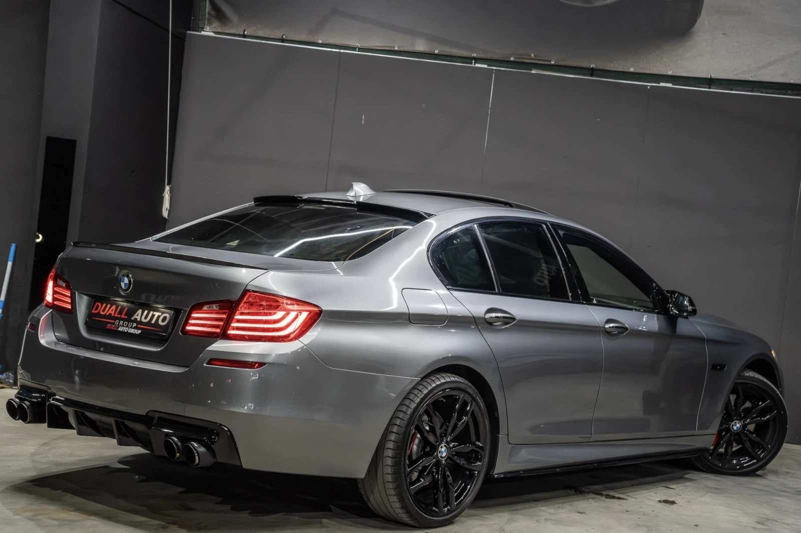 BMW 535 Xdrive /M-PERFORMANCE/ AKRAPOVIC/HUD/DISTR/SOFTCLS, снимка 5 - Автомобили и джипове - 55597914
