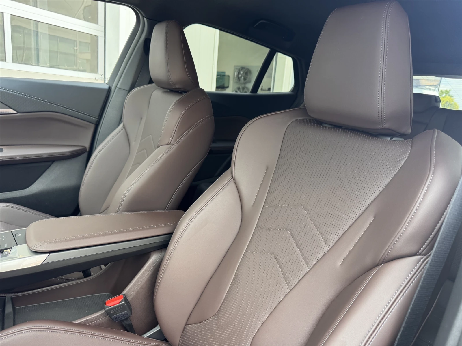BMW iX2 xDrive30, снимка 13 - Автомобили и джипове - 55727756