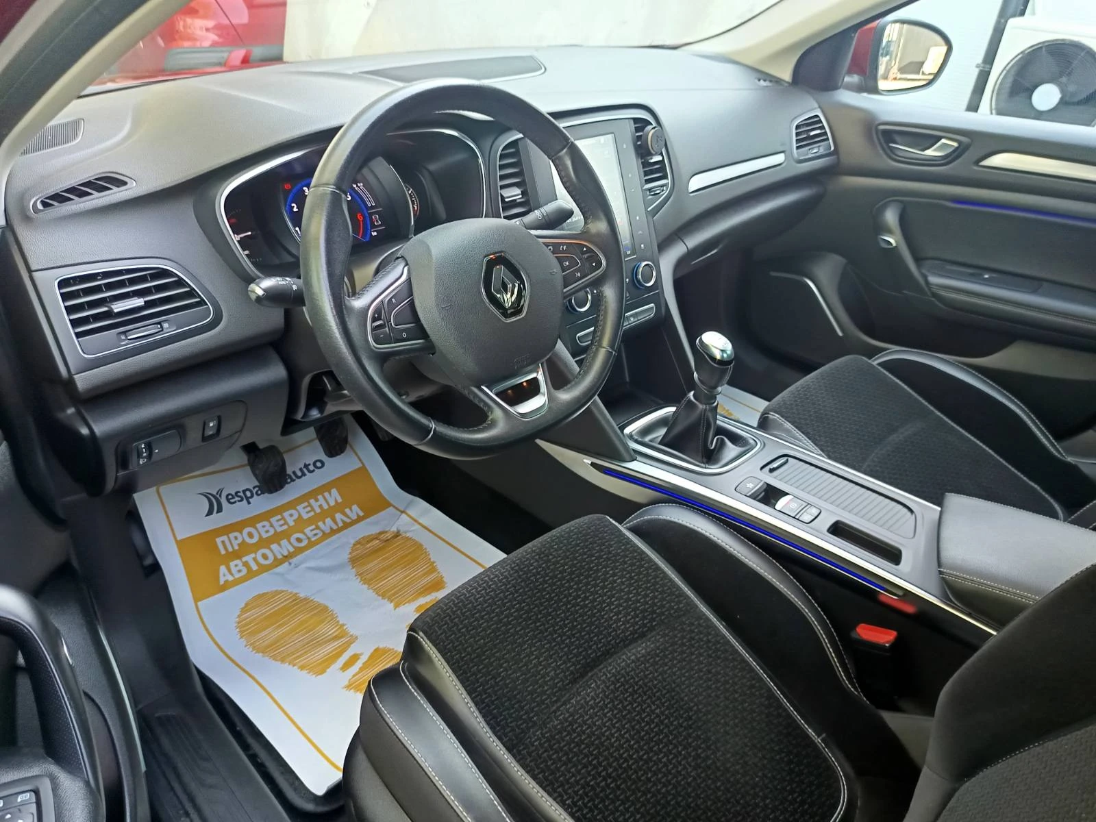 Renault Megane 1.3Tce/ 140к.с., снимка 14 - Автомобили и джипове - 55847778