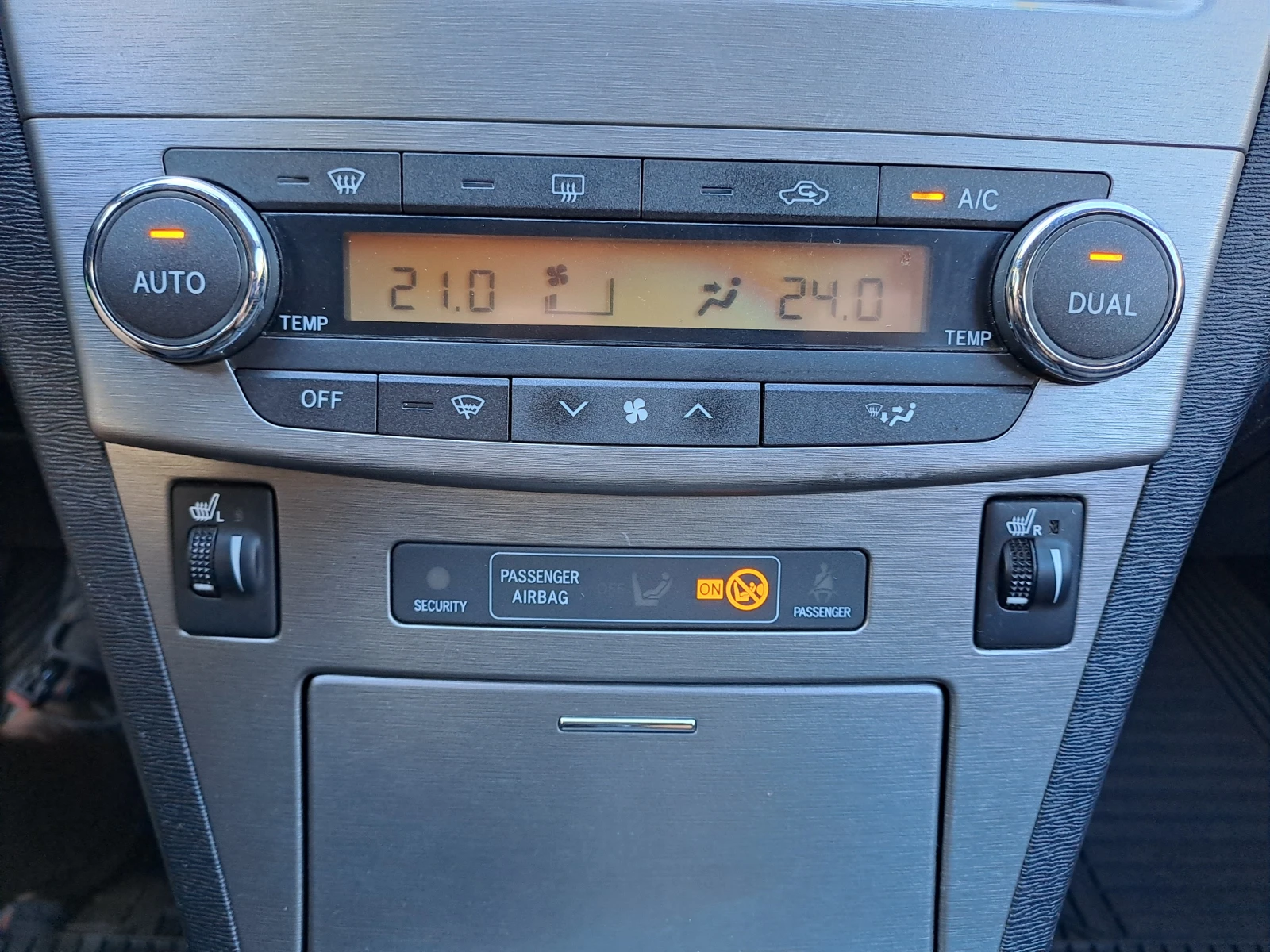 Toyota Avensis, снимка 14 - Автомобили и джипове - 55981246