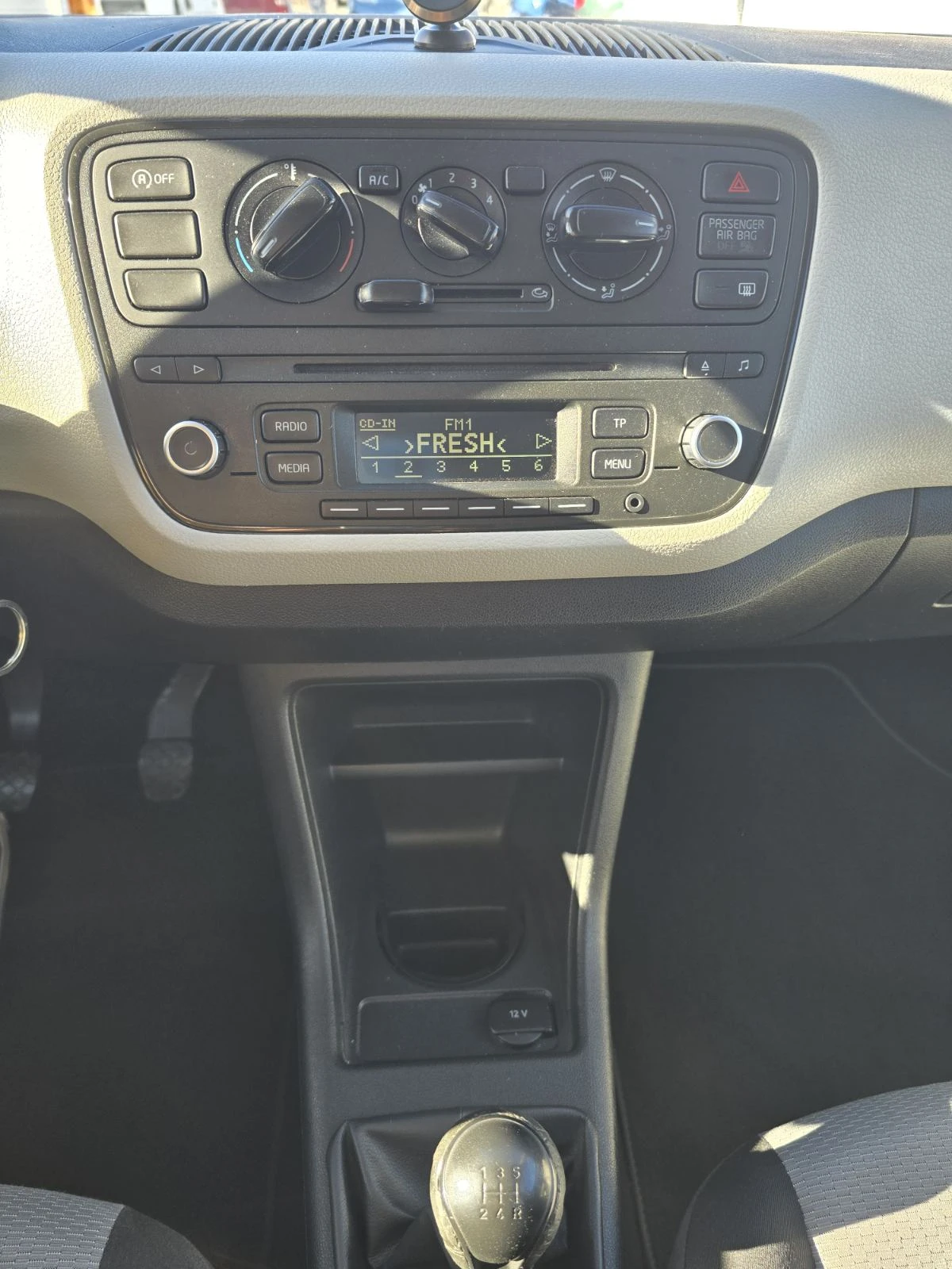 Seat Mii 1.0i ФАБР.МЕТАН КЛИМАТИК, снимка 11 - Автомобили и джипове - 56172405
