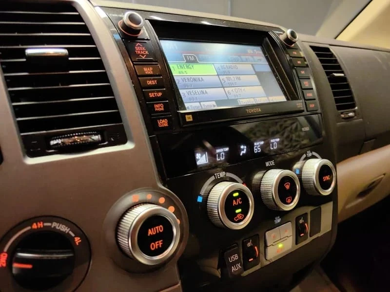 Toyota Sequoia 5.7 ГАЗ/ЛИЗИНГ/БАРТЕР, снимка 14 - Автомобили и джипове - 53823615