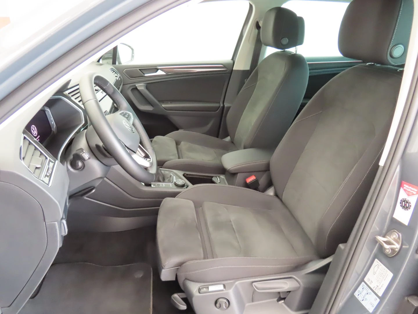 VW Tiguan Elegance 2.0 TDI SCR 4MOTION DSG - изображение 7