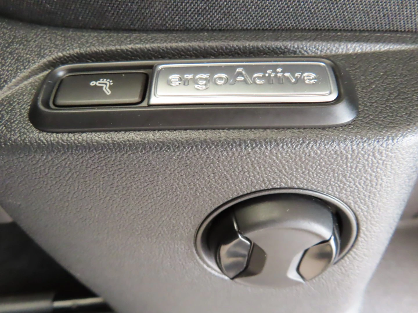 VW Tiguan Elegance 2.0 TDI SCR 4MOTION DSG - изображение 8