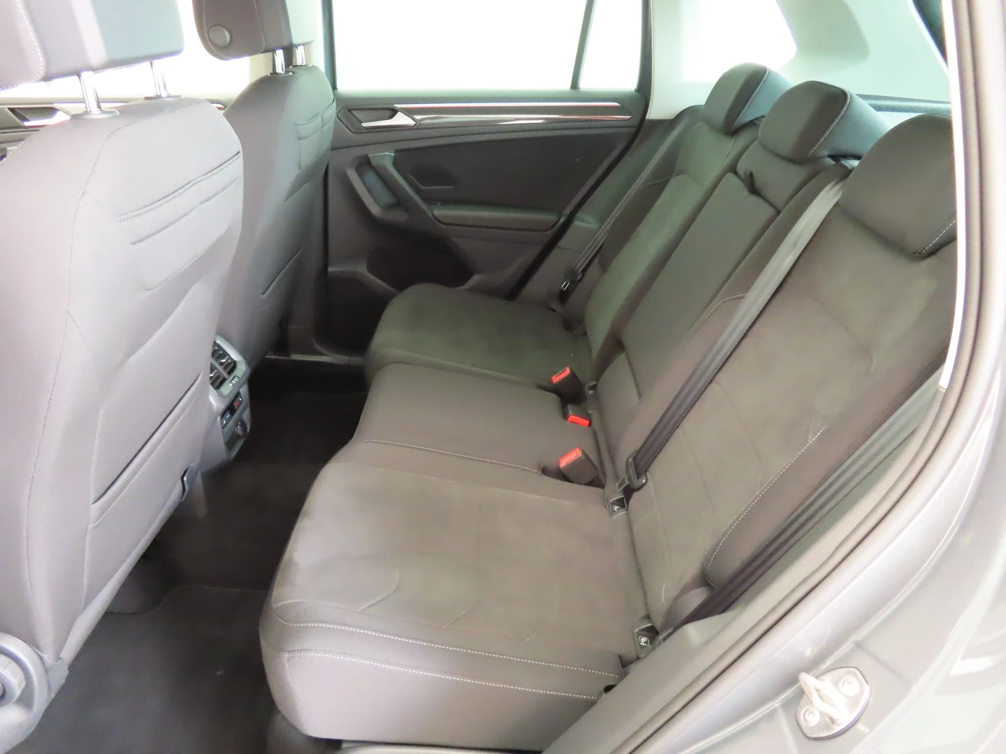 VW Tiguan Elegance 2.0 TDI SCR 4MOTION DSG - изображение 10