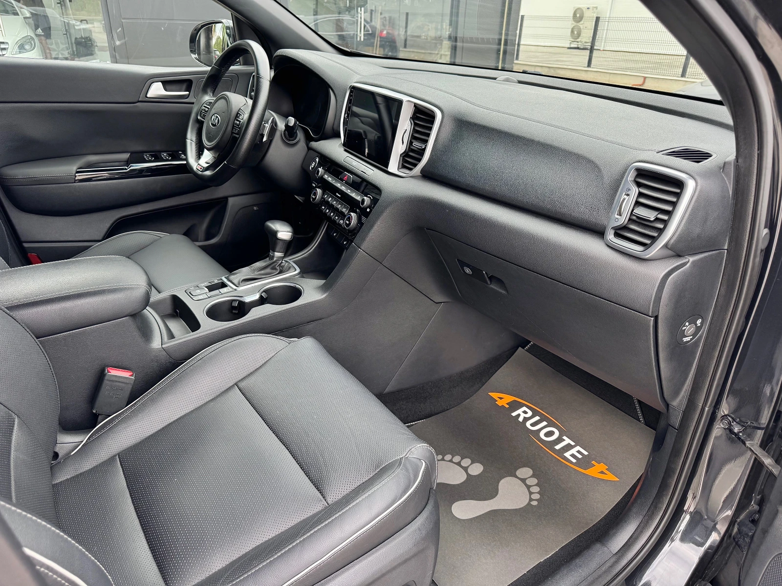 Kia Sportage 2.0CRDi * GT Line* Подгрев/Камера/Keyless/Панорама - изображение 10