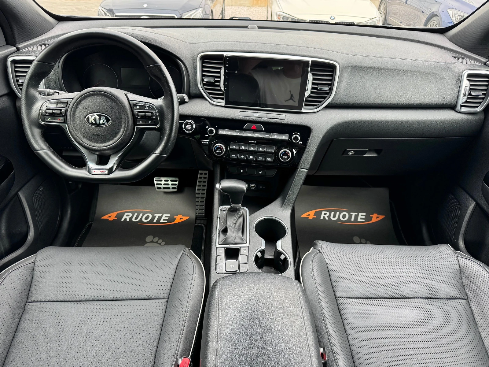 Kia Sportage 2.0CRDi * GT Line* Подгрев/Камера/Keyless/Панорама - изображение 9