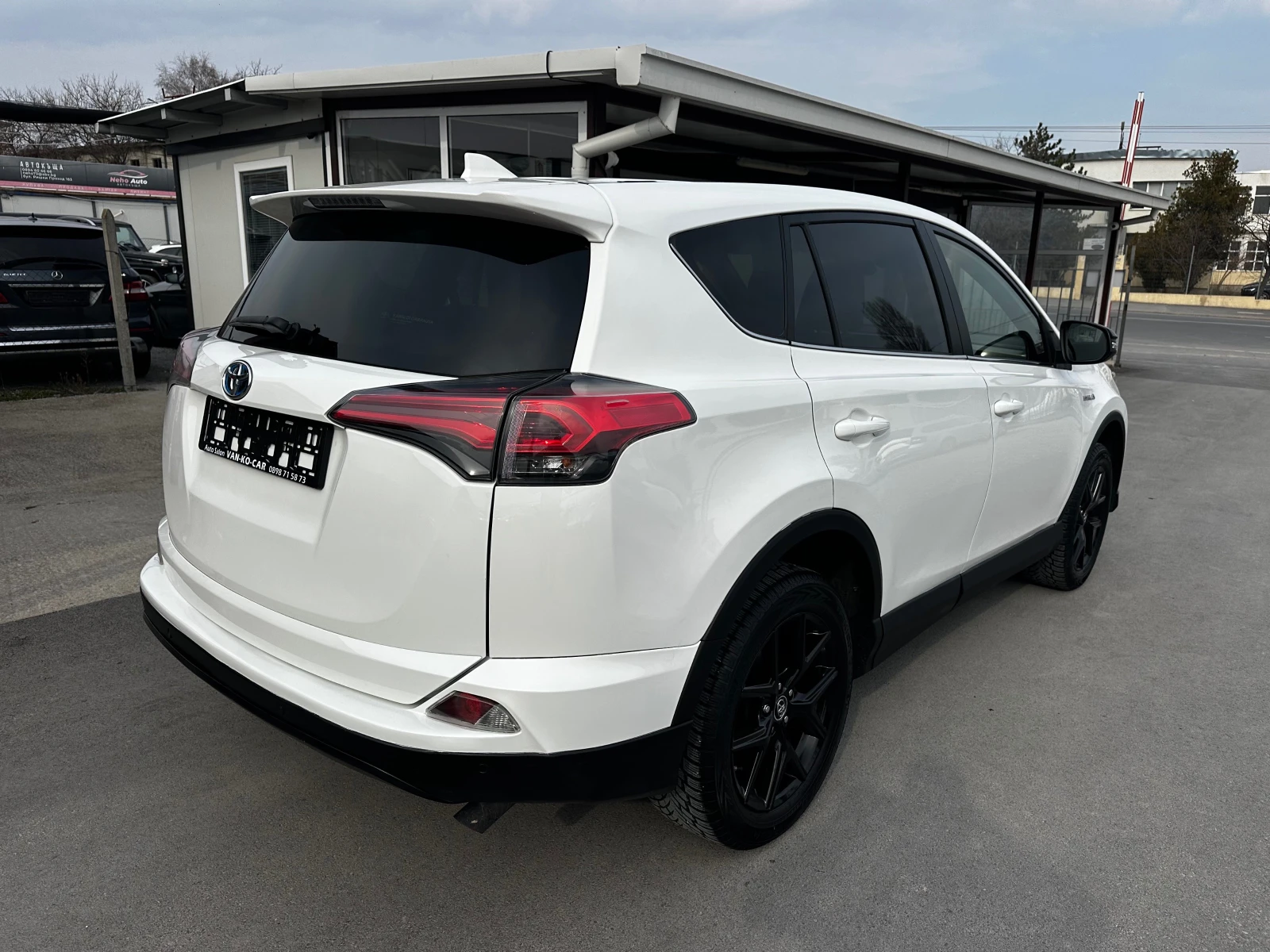 Toyota Rav4 2.5i Hybrid 4x4 ТОП СЪСТОЯНИЕ - изображение 2