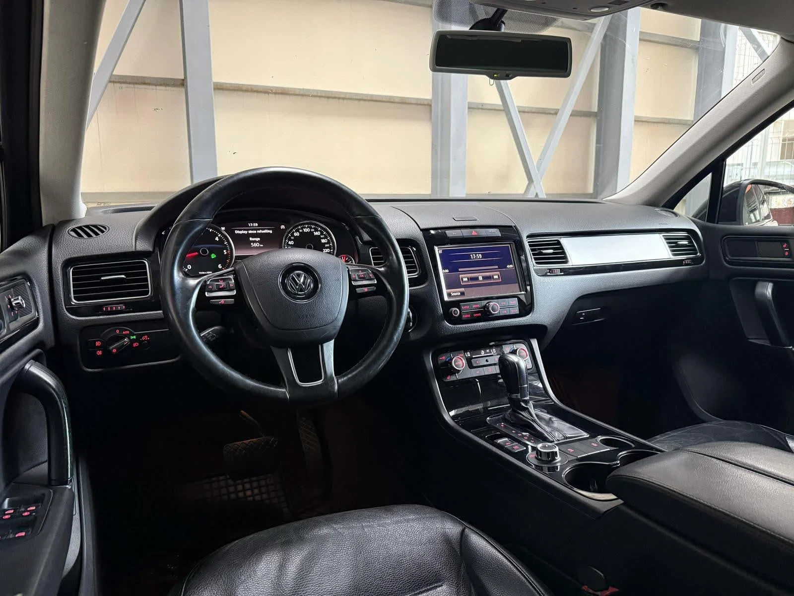 VW Touareg 3.0D* На* Пружини* LED, снимка 3 - Автомобили и джипове - 55607678