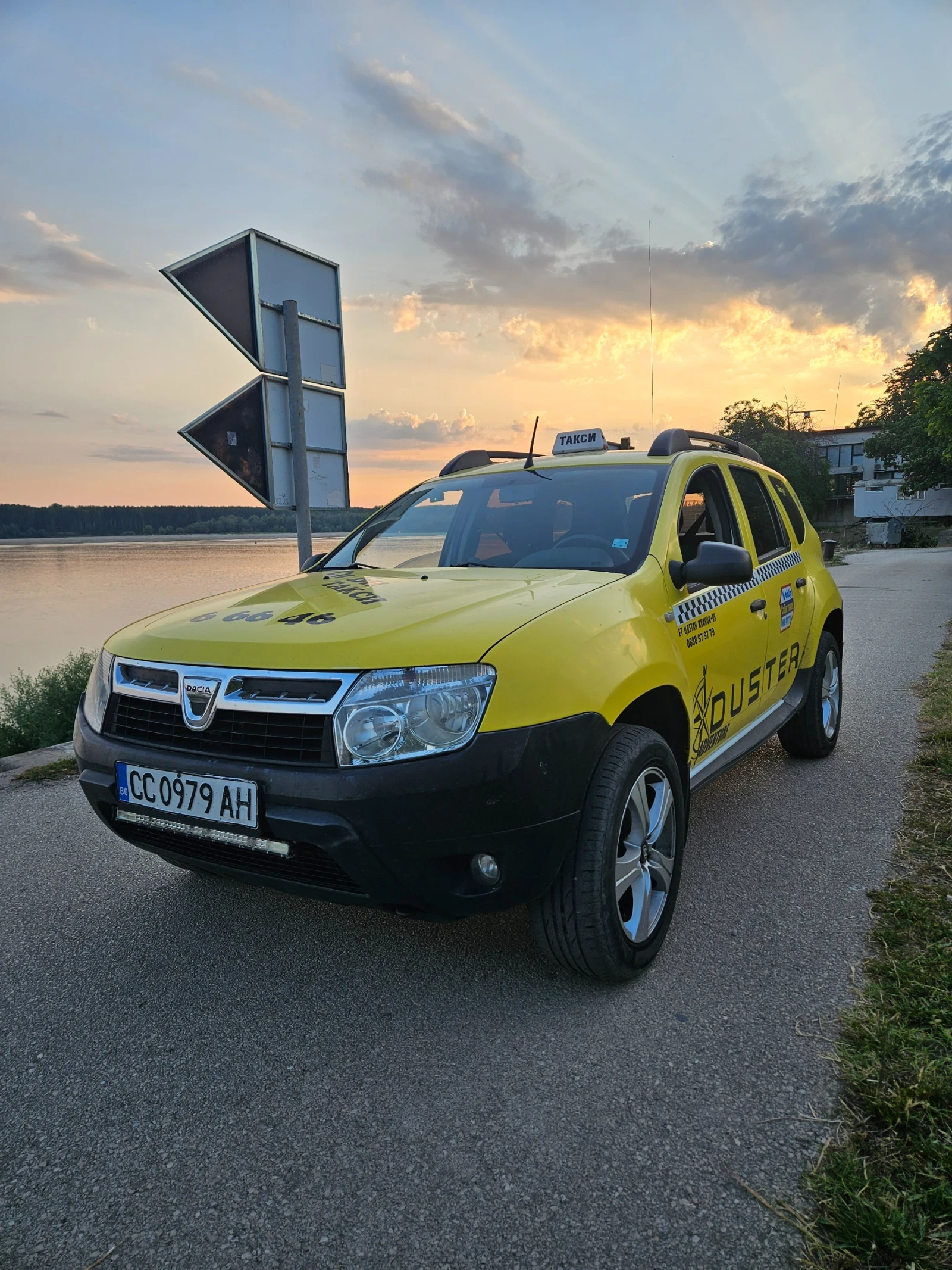 Dacia Duster 1.5dci, снимка 8 - Автомобили и джипове - 55651974