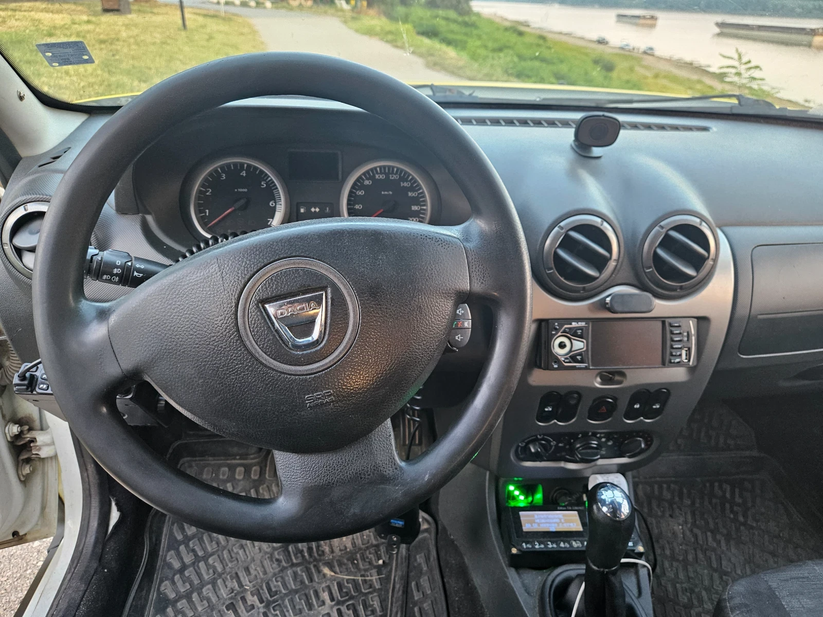 Dacia Duster 1.5dci, снимка 10 - Автомобили и джипове - 55651974