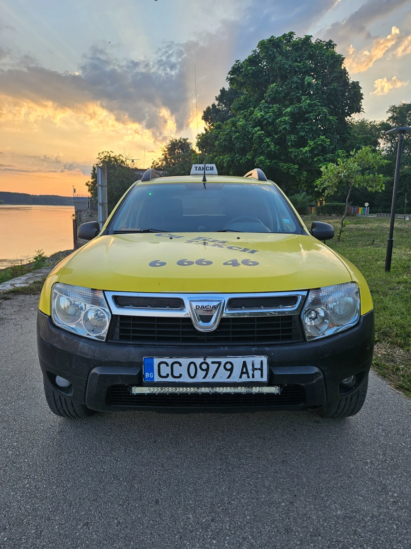 Dacia Duster 1.5dci, снимка 9 - Автомобили и джипове - 55651974