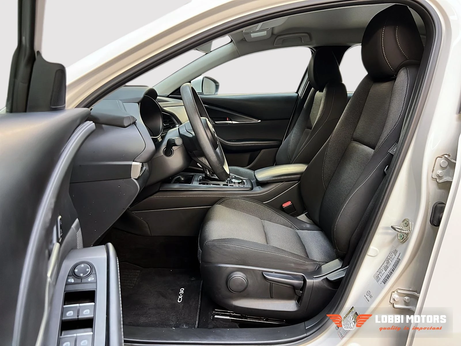 Mazda CX-30, снимка 5 - Автомобили и джипове - 56113626