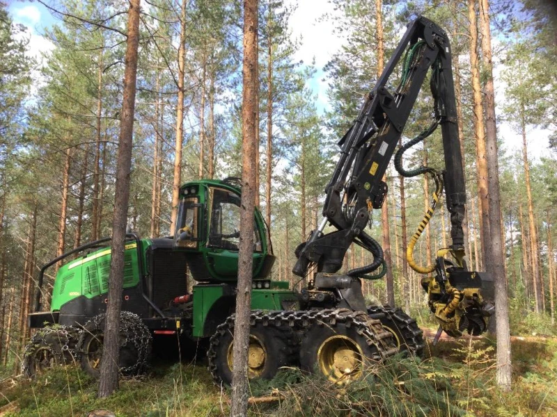 Специализирани машини Машини за дърводобив John Deere 1270 8WD, снимка 1 - Селскостопанска техника - 48390923