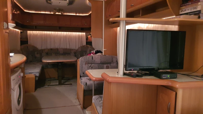 Каравана Hobby 650, снимка 16 - Каравани и кемпери - 53222025