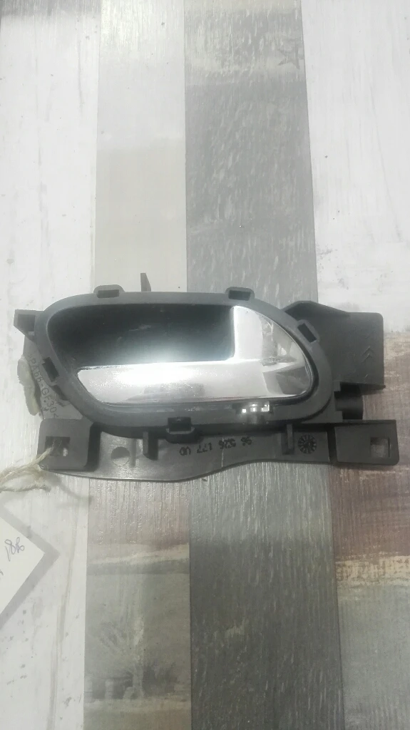 Дръжка врата задна дясна Пежо 407 (вътрешна)