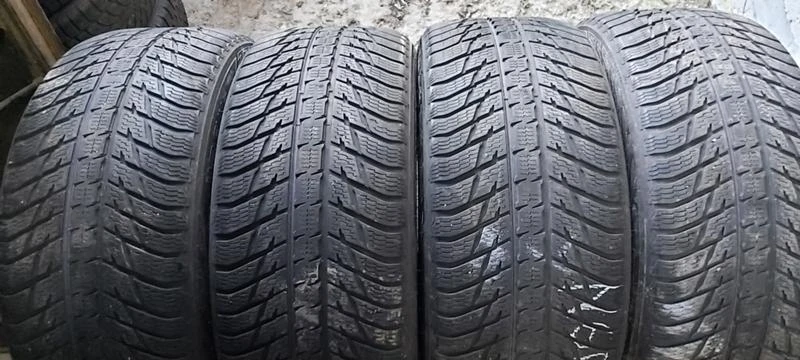 Гуми Зимни 275/45R21, снимка 1 - Гуми и джанти - 35606465