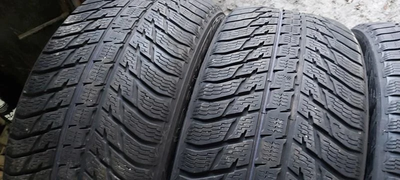 Гуми Зимни 275/45R21, снимка 2 - Гуми и джанти - 35606465