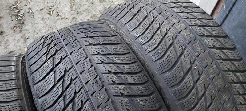 Гуми Зимни 275/45R21, снимка 3 - Гуми и джанти - 35606465