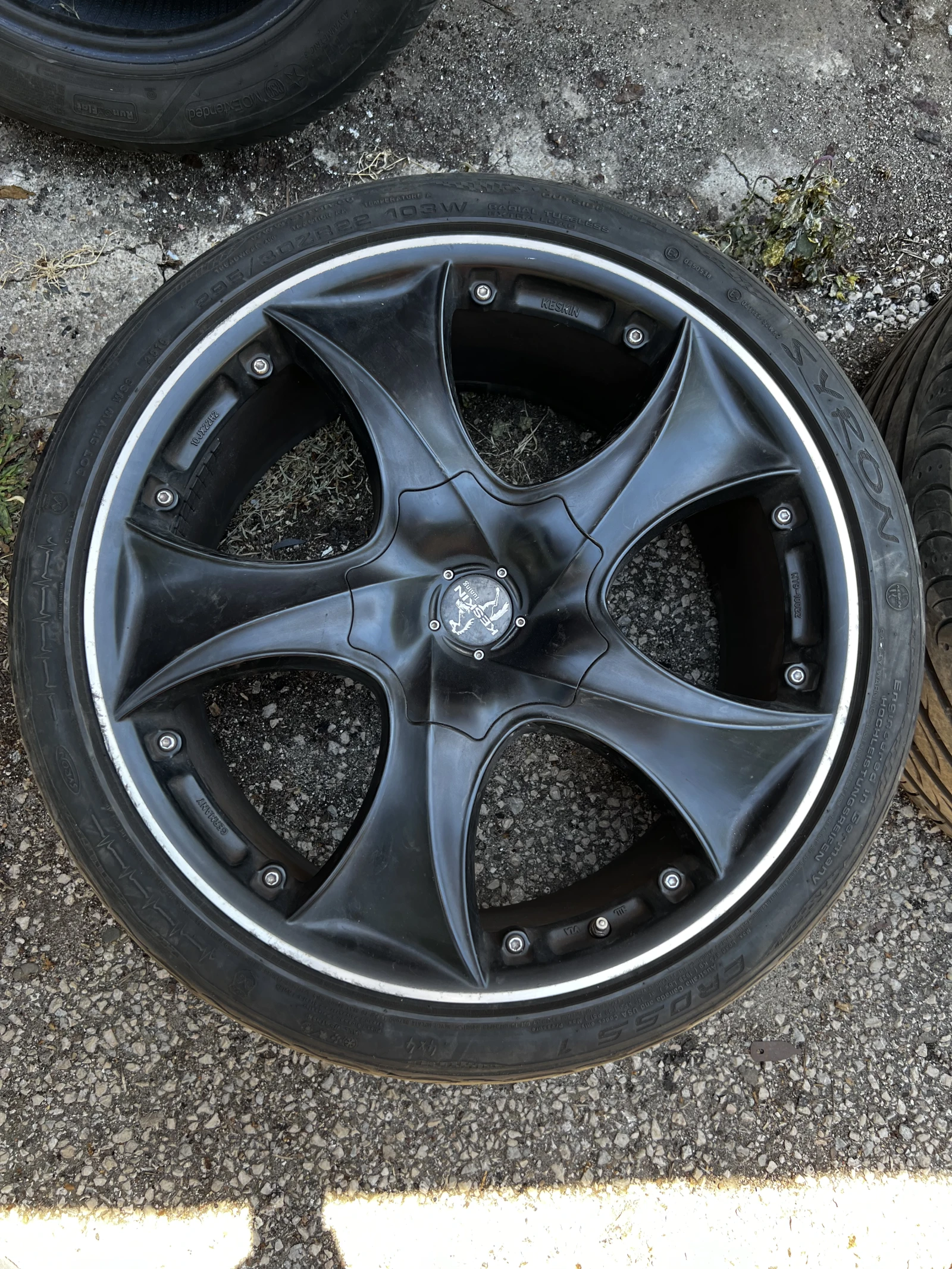 Гуми с джанти Syron 295/30R22