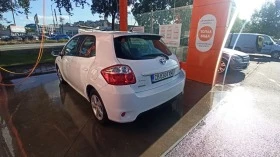 Toyota Auris 1.8 хибрид, снимка 16