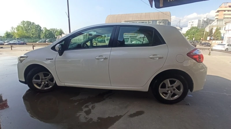 Toyota Auris 1.8 хибрид, снимка 8 - Автомобили и джипове - 47923858