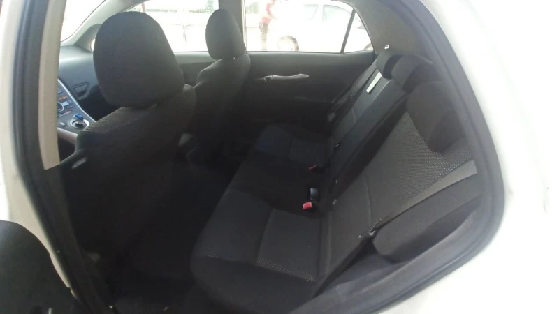 Toyota Auris 1.8 хибрид, снимка 14 - Автомобили и джипове - 47923858