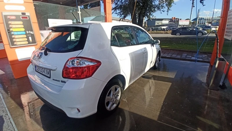 Toyota Auris 1.8 хибрид, снимка 17 - Автомобили и джипове - 47923858