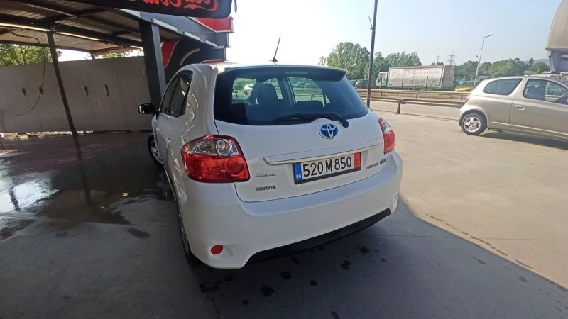 Toyota Auris 1.8 хибрид, снимка 9 - Автомобили и джипове - 47923858