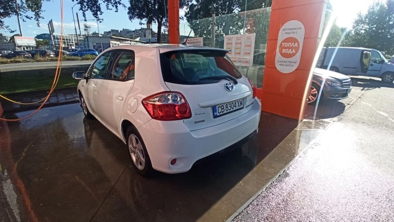 Toyota Auris 1.8 хибрид, снимка 16 - Автомобили и джипове - 47923858