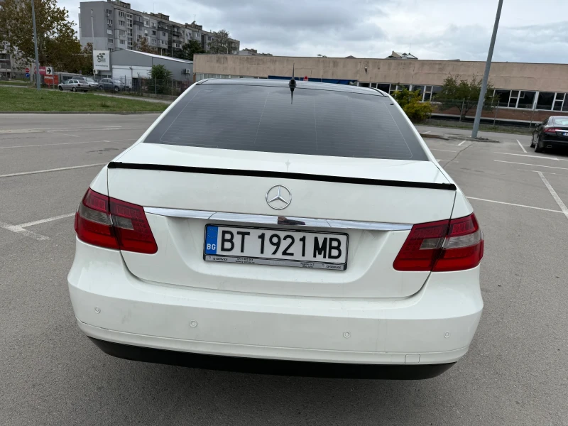 Mercedes-Benz E 220 * Обслужен* Снежно* Бял* 2.2CDI* , снимка 6 - Автомобили и джипове - 47558246