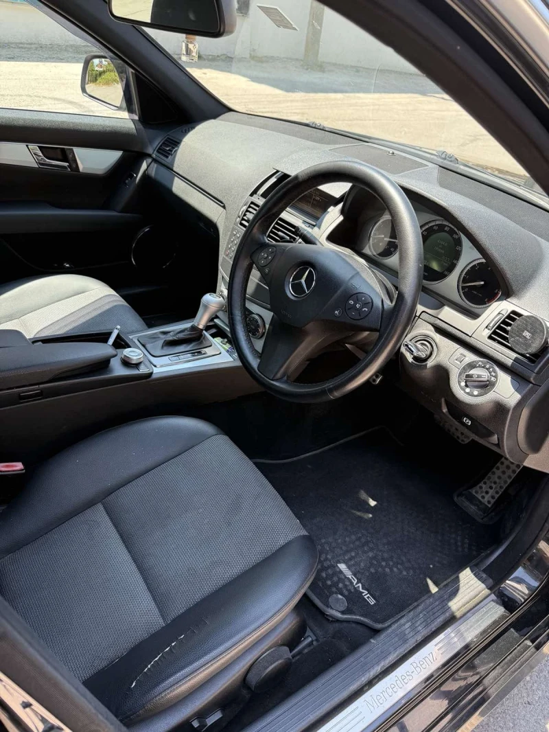 Mercedes-Benz C 320, снимка 10 - Автомобили и джипове - 52542271