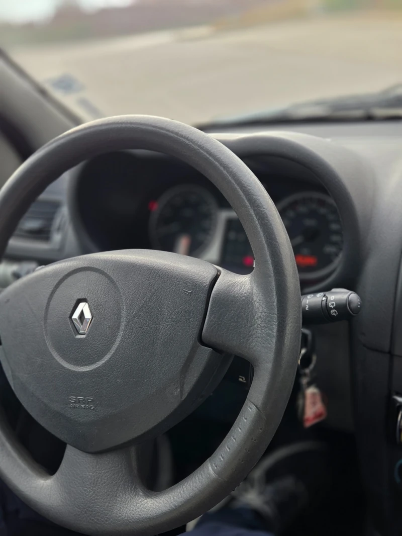 Renault Clio 1.4i Автомат* Облужена* , снимка 11 - Автомобили и джипове - 52847198