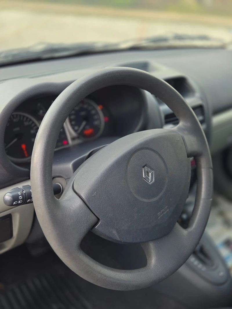 Renault Clio 1.4i Автомат* Облужена* , снимка 8 - Автомобили и джипове - 52847198
