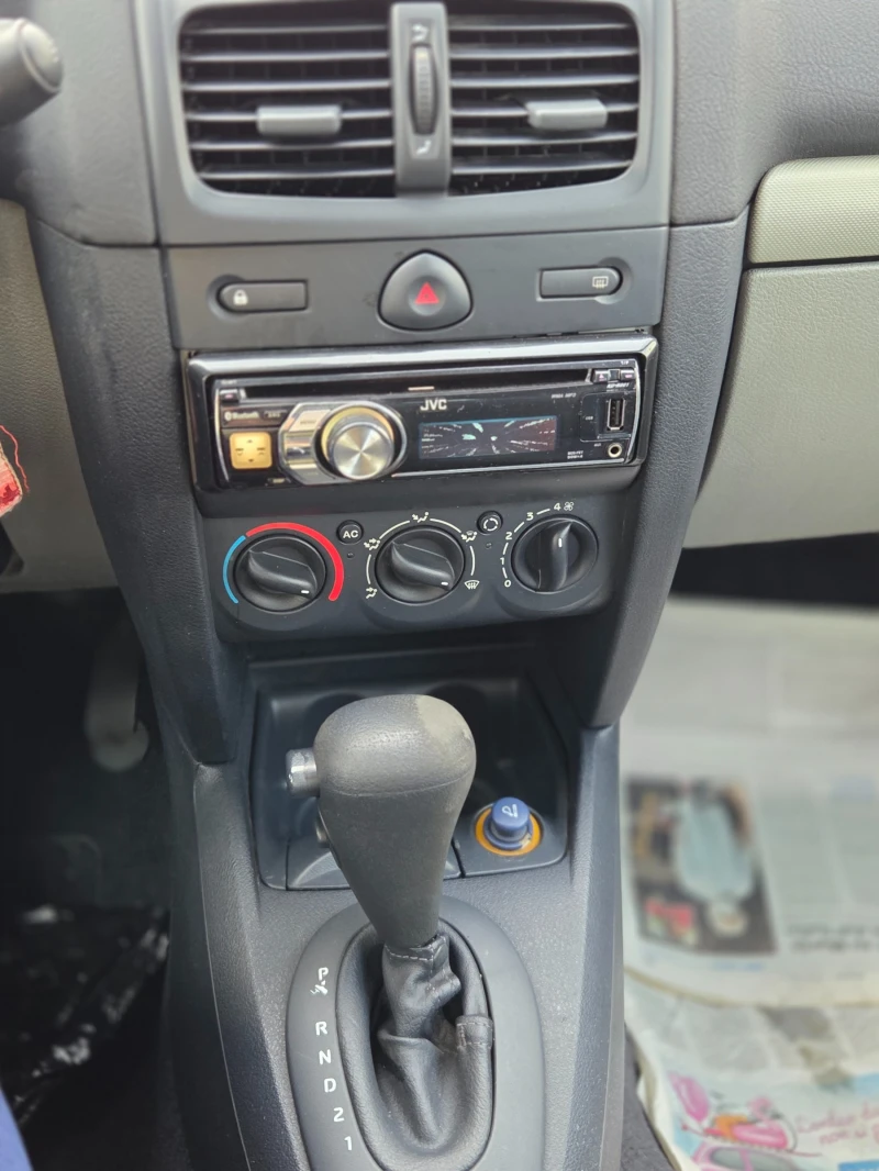 Renault Clio 1.4i Автомат* Облужена* , снимка 10 - Автомобили и джипове - 52847198